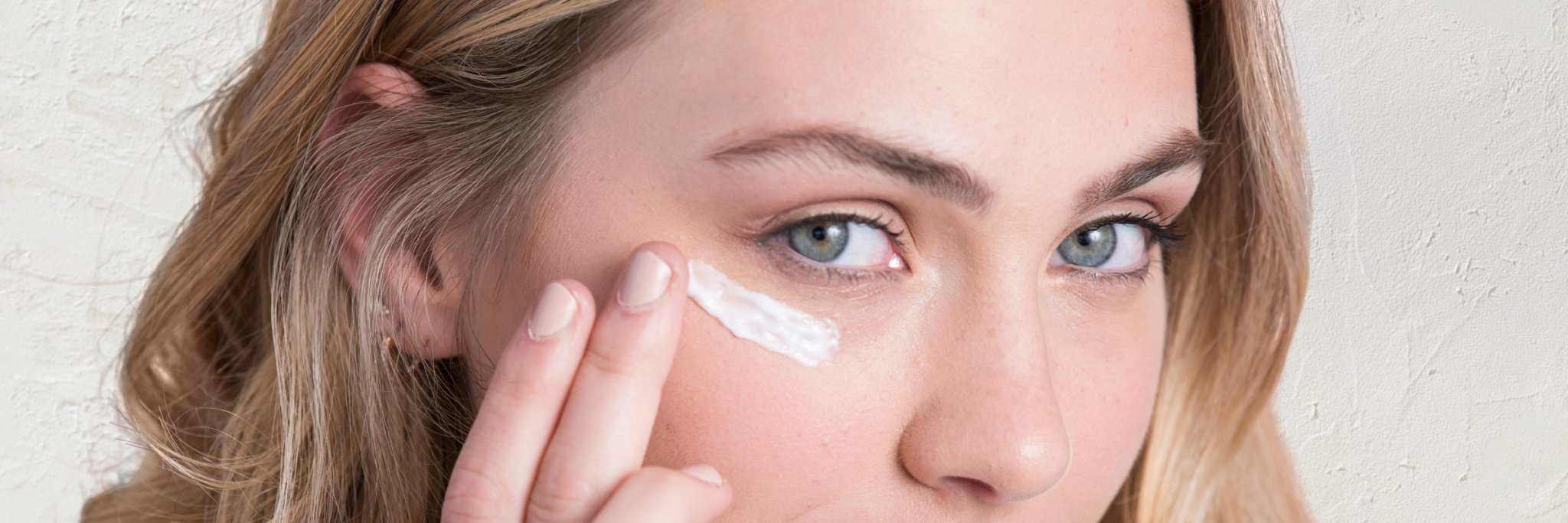 Say Goodbye To Puffy Eyes And Dark Circles With These Remedies