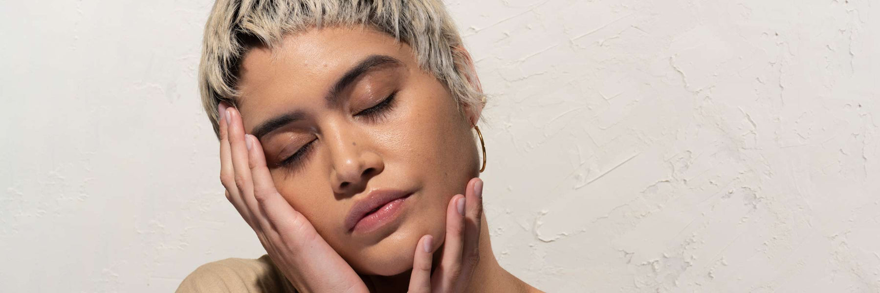 What Causes Dull Skin? How to Brighten Skin