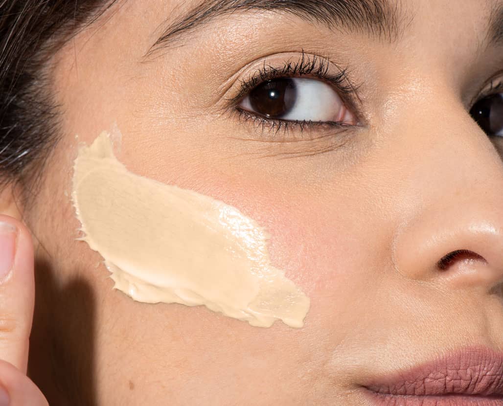 woman applying hydrating moisturizer to her face